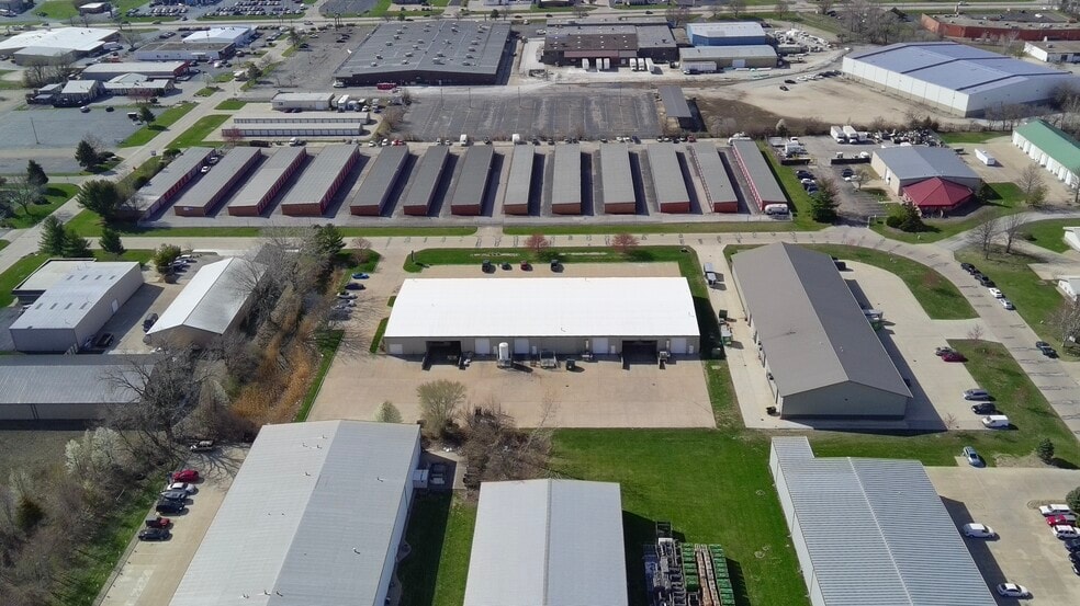 1025 W Olympia Dr, Peoria, IL à louer - Photo du bâtiment - Image 2 de 12