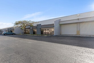 7950-7966 NW 14th St, Miami, FL à louer Photo du bâtiment- Image 2 de 8