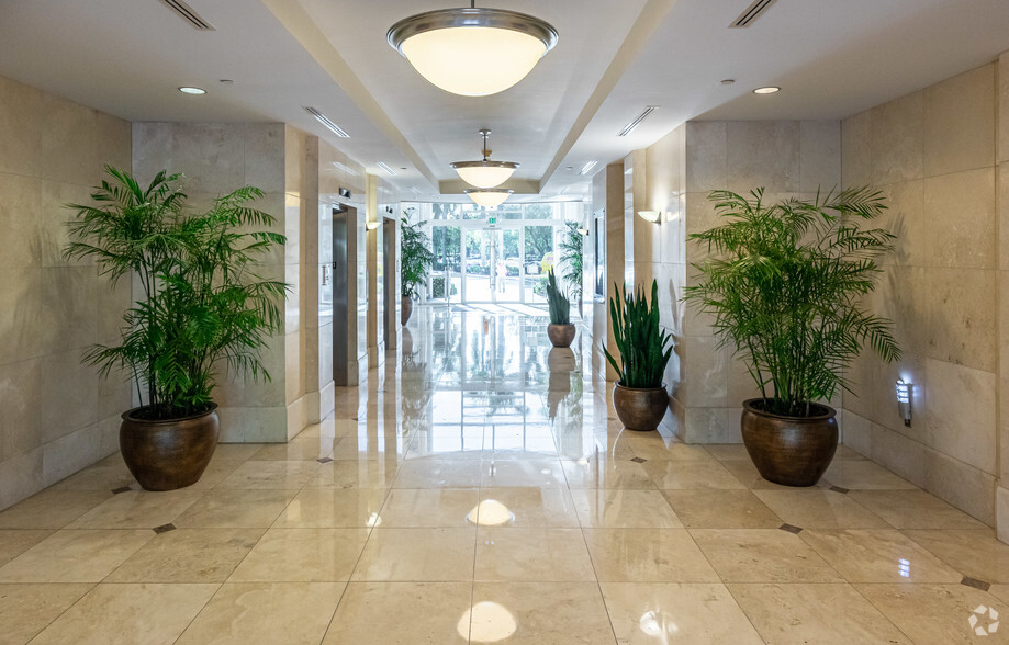 1571 Sawgrass Corporate Pky, Sunrise, FL for lease - Lobby - Image 3 of 3