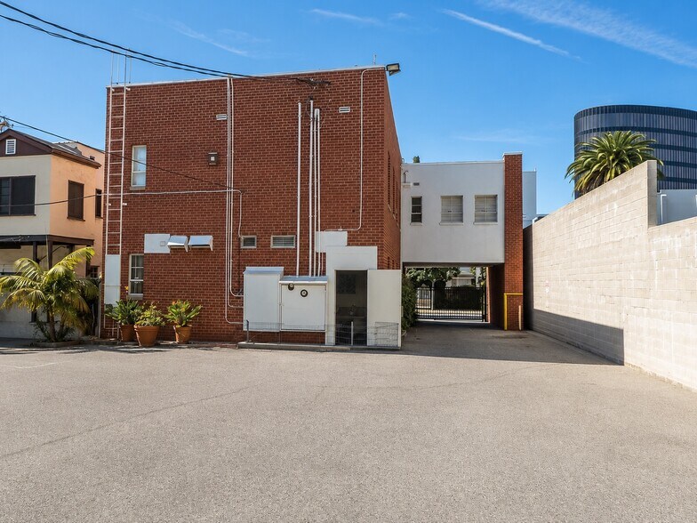 212 S Gale Dr, Beverly Hills, CA à louer - Photo du bâtiment - Image 3 de 6