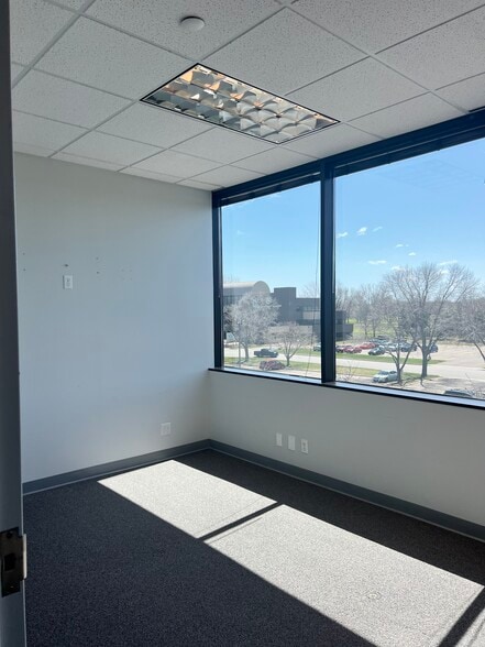 4150 2nd St S, Saint Cloud, MN for lease - Interior Photo - Image 3 of 9