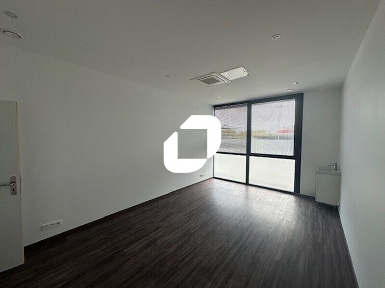Rue Du Bonneret, Moussy-le-Neuf for lease - Interior Photo - Image 2 of 12