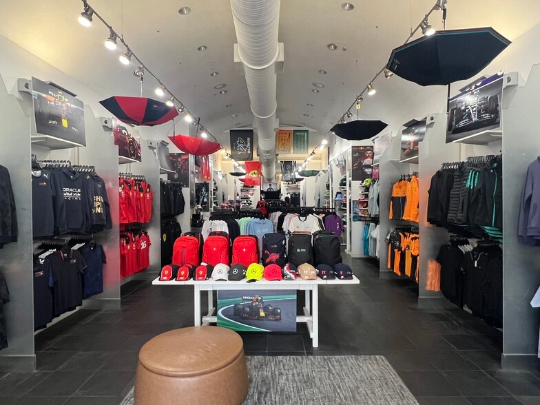 716-720 Lincoln Rd, Miami Beach, FL for lease - Interior Photo - Image 3 of 4