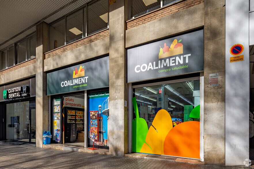 Immeuble residentiel dans Barcelone, Barcelona à vendre - Photo du bâtiment - Image 2 de 7