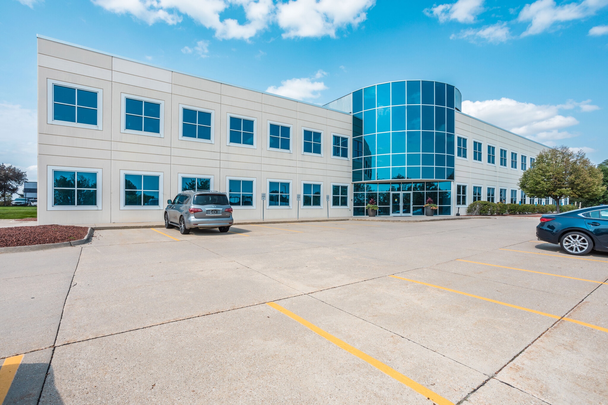 4135 NW Urbandale Dr, Urbandale, IA for sale Building Photo- Image 1 of 14