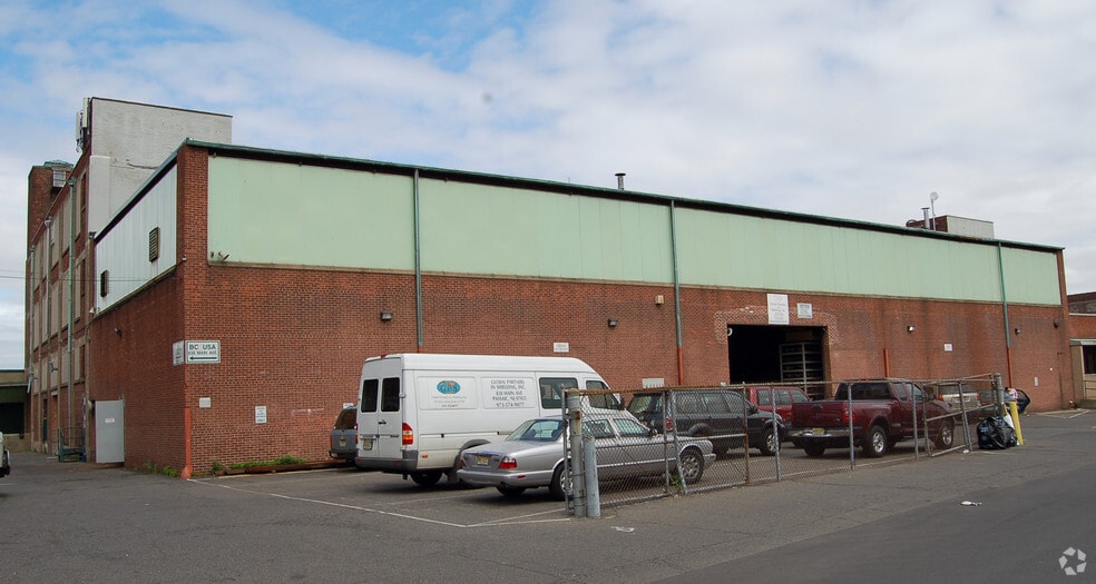 838 Main Ave, Passaic, NJ à louer - Photo du bâtiment - Image 2 de 10