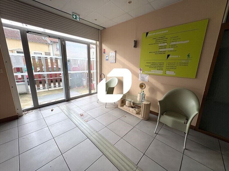 Bureau dans Lyon à vendre - Photo du bâtiment - Image 3 de 19
