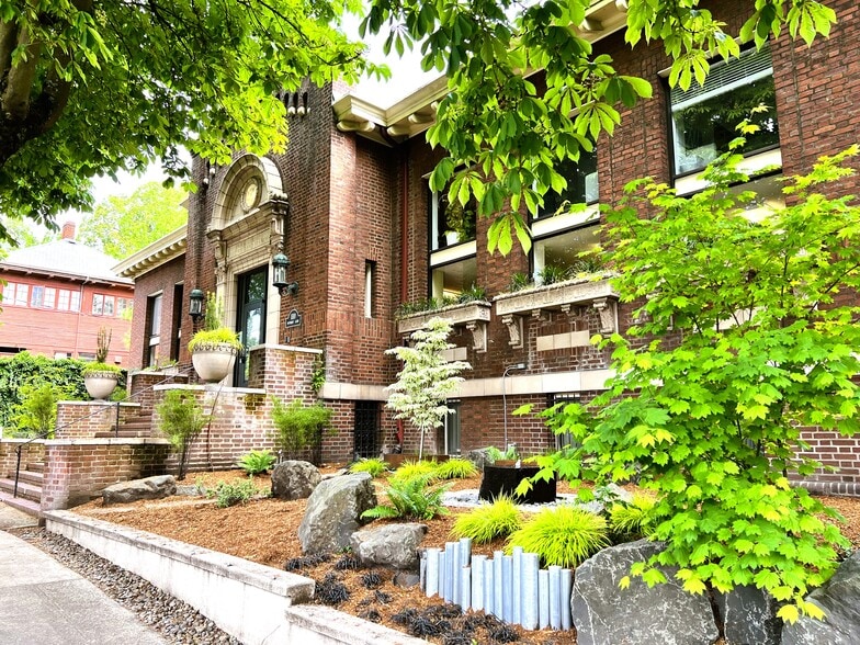 1110 SE Alder St, Portland, OR for lease - Building Photo - Image 3 of 6