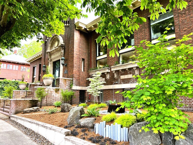 1110 SE Alder St, Portland, OR à louer - Photo du bâtiment - Image 3 de 6