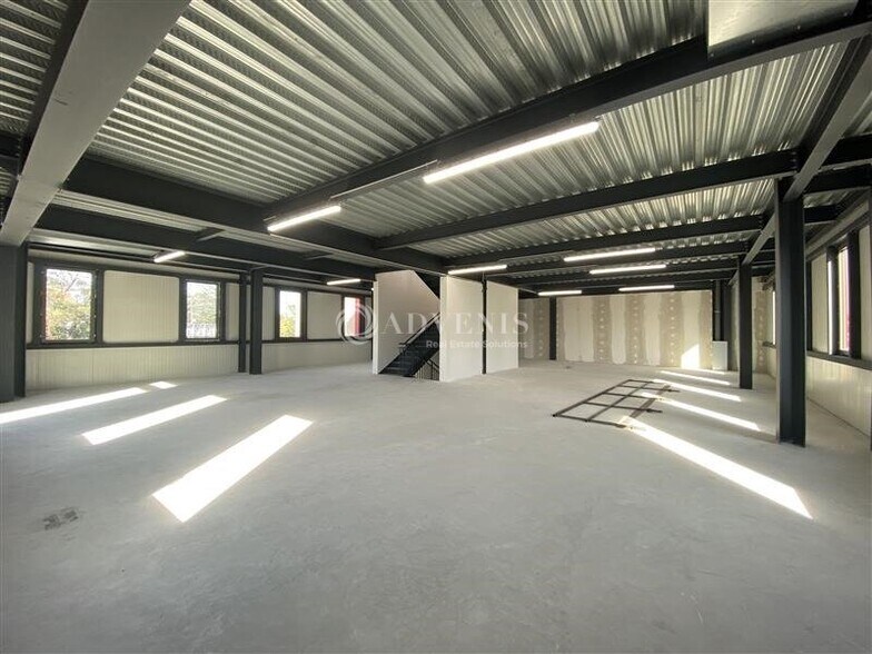 Flex in Gennevilliers for sale - Building Photo - Image 3 of 11