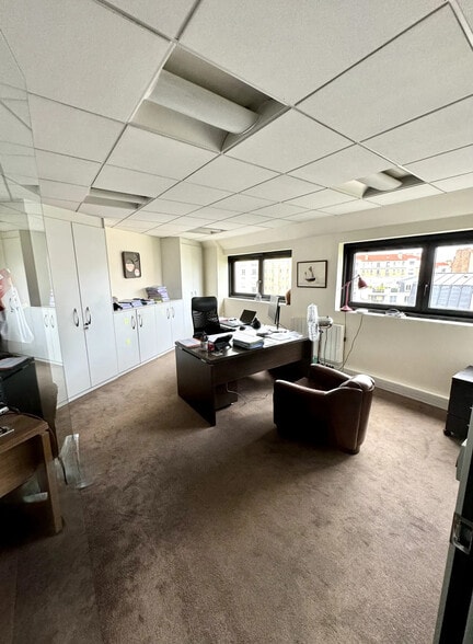 35 Boulevard Georges Clémenceau, Courbevoie à vendre - Photo intérieure - Image 2 de 11