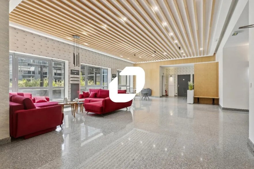 Office in Lognes for lease - Building Photo - Image 2 of 11