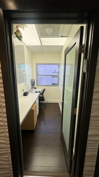 375 N Canon Dr, Beverly Hills, CA for lease - Interior Photo - Image 2 of 20