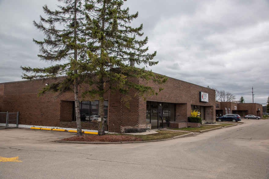 555 California Ave, Brockville, ON à louer - Photo du bâtiment - Image 2 de 7