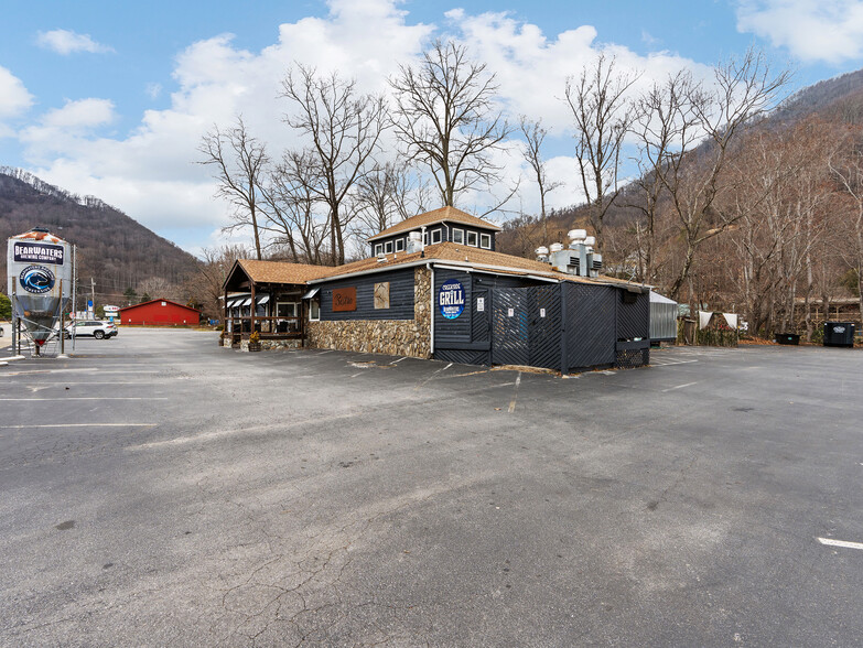 4352 Soco Rd, Maggie Valley, NC à vendre - Photo du bâtiment - Image 3 de 56