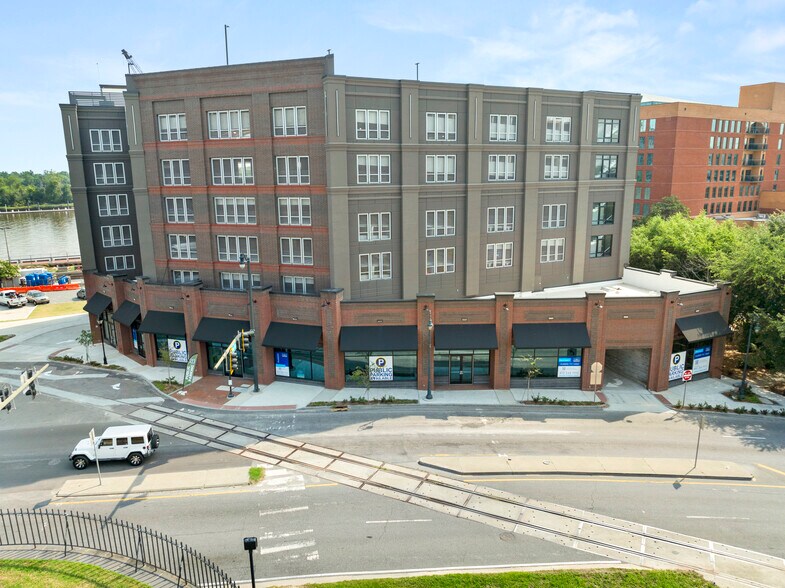 620 E River St, Savannah, GA à louer - Photo du bâtiment - Image 2 de 7