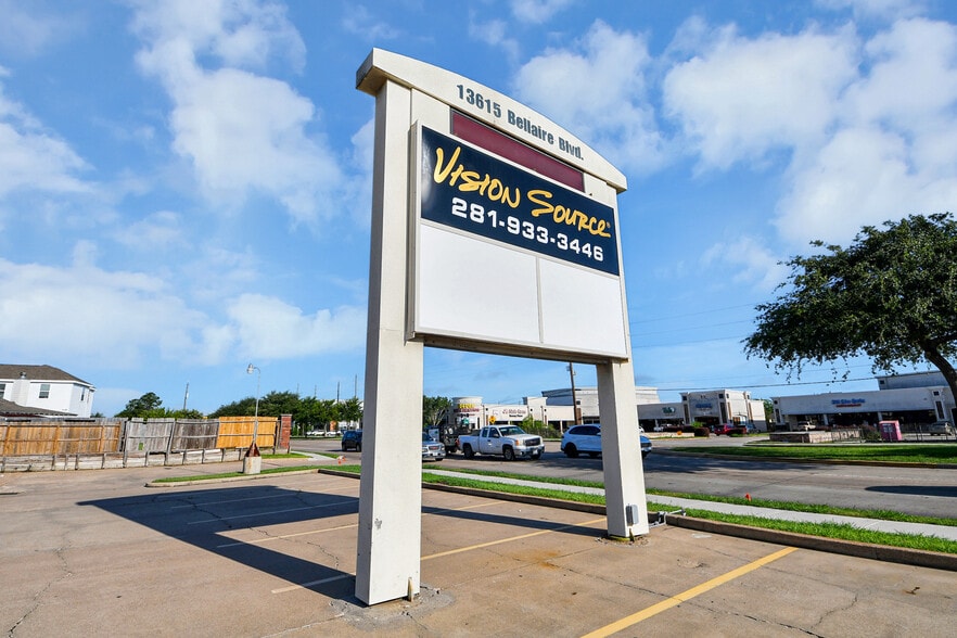 13615 Bellaire Blvd, Houston, TX for lease - Building Photo - Image 2 of 16