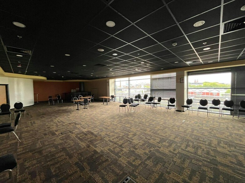 Explore Ln, Bristol for lease - Interior Photo - Image 3 of 4