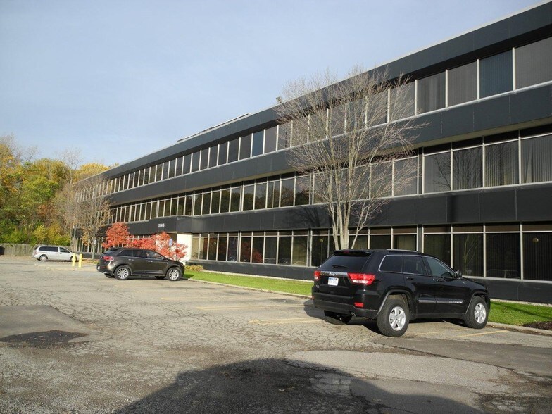 21411-21415 Civic Center Dr, Southfield, MI à louer - Photo du bâtiment - Image 2 de 10