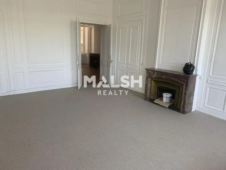 Office in Lyon for lease - Interior Photo - Image 3 of 8