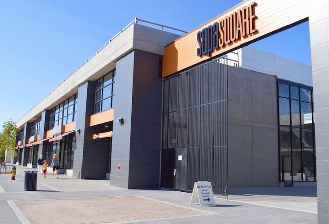 Plus de détails pour 3030 Pandosy St, Kelowna, BC - Commerce de détail à louer