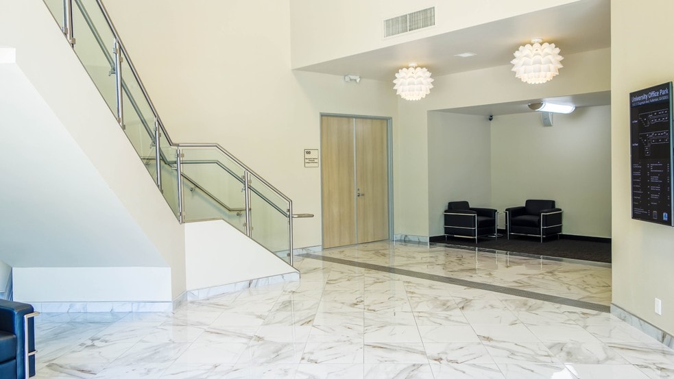 2501 E Chapman Ave, Fullerton, CA for lease - Interior Photo - Image 3 of 8