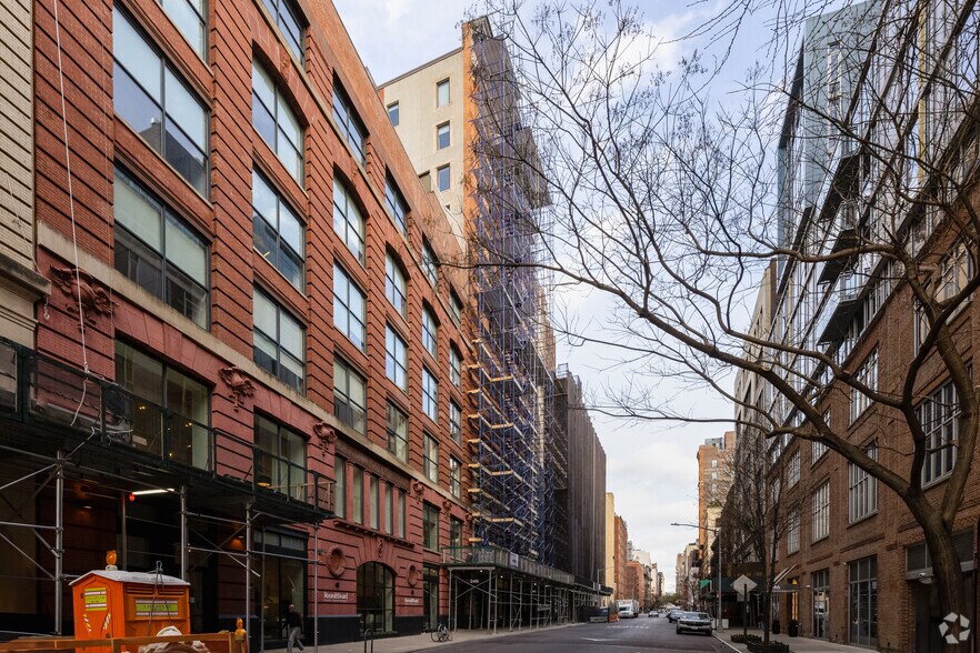 245 W 17th St, New York, NY à louer - Photo du bâtiment - Image 1 de 7