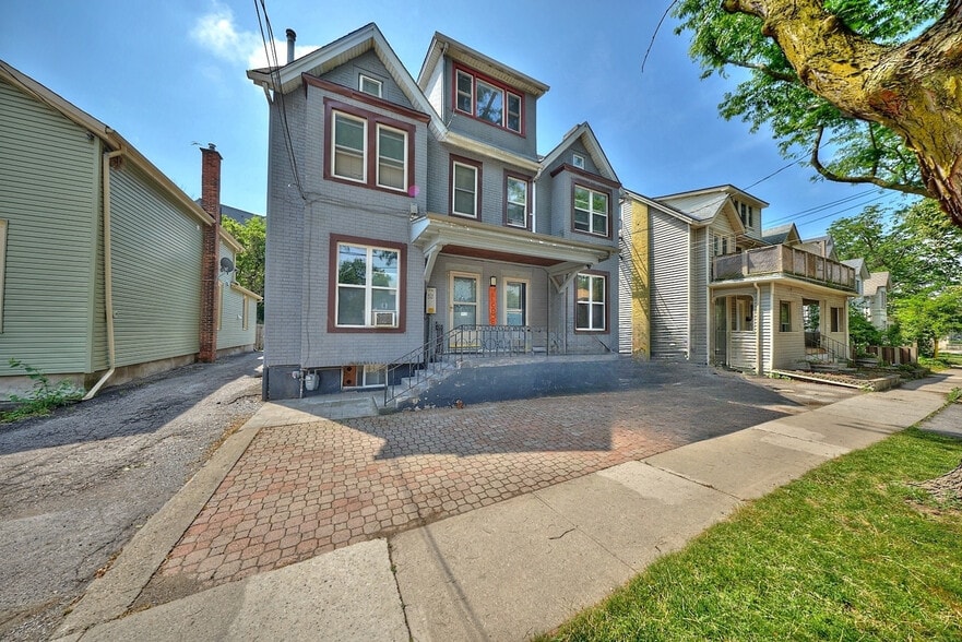 50 Welland Av, St Catharines, ON for sale - Building Photo - Image 2 of 15