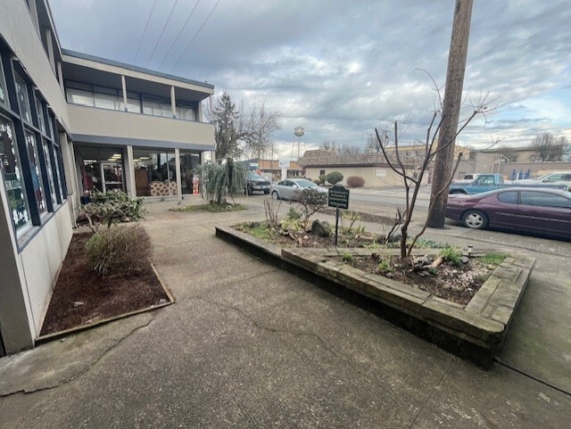 545-575 Holly St, Junction City, OR for lease - Building Photo - Image 2 of 9