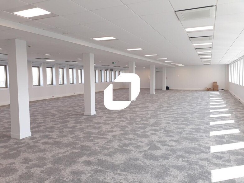 Office in Créteil for lease - Building Photo - Image 2 of 7