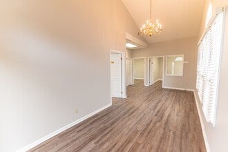 4230-4244 McFarland Blvd, Northport, AL for lease Interior Photo- Image 2 of 11