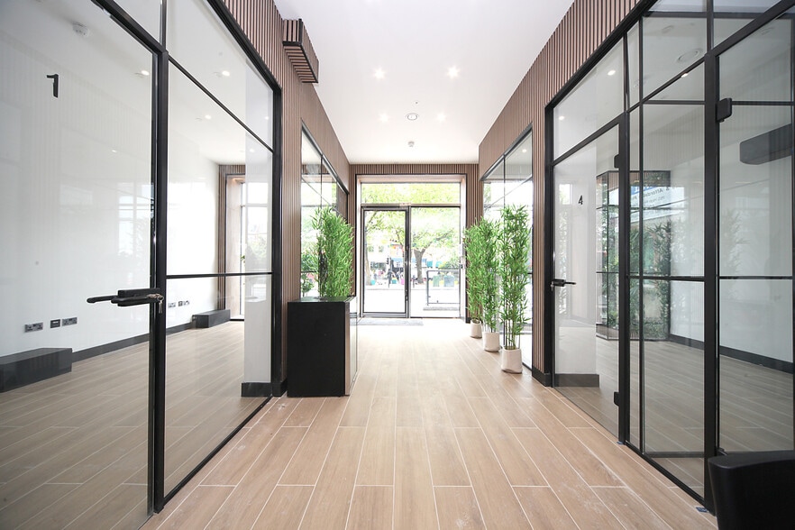 751 High Rd, London for lease - Interior Photo - Image 3 of 57