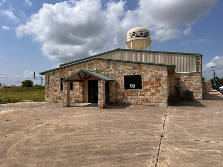 321 Limestone Ter, Jarrell, TX for lease - Primary Photo - Image 1 of 13