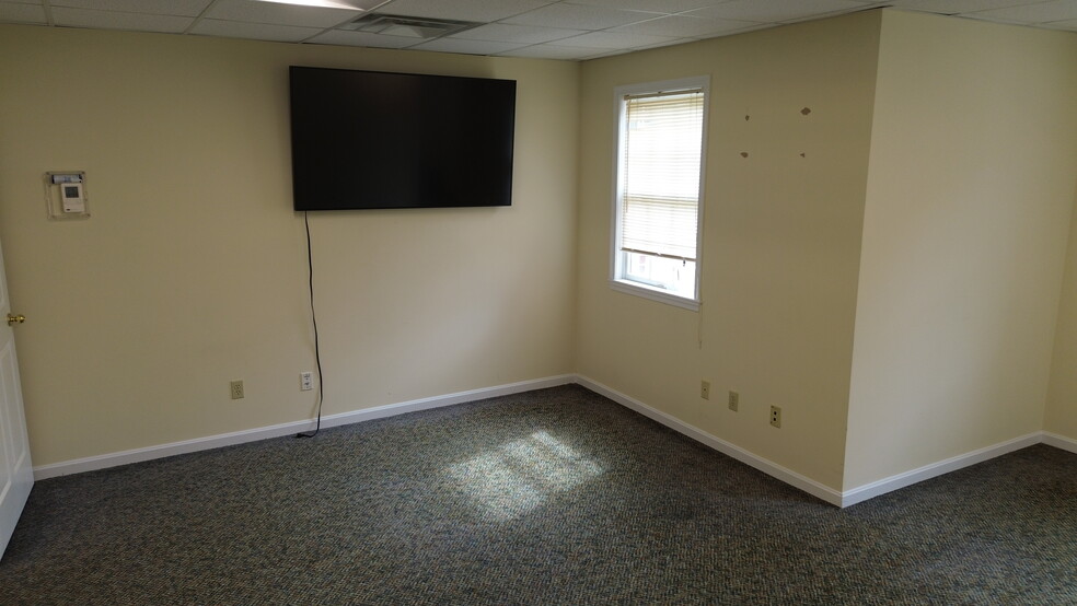 21552 Thames Ave, Lexington Park, MD for lease - Building Photo - Image 3 of 13