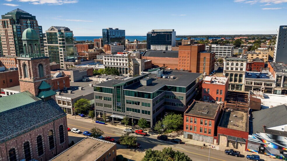 665 Main St, Buffalo, NY à louer - Photo du bâtiment - Image 3 de 46