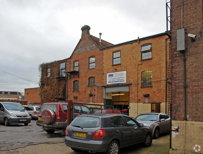 99 Waterside, Chesham à vendre - Photo du bâtiment - Image 2 de 3