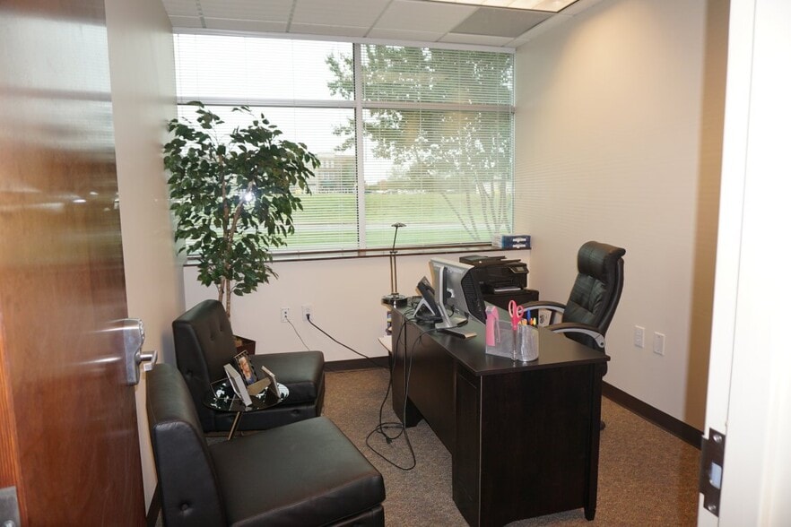 131 plantation ridge Dr, Mooresville, NC for lease - Interior Photo - Image 3 of 11