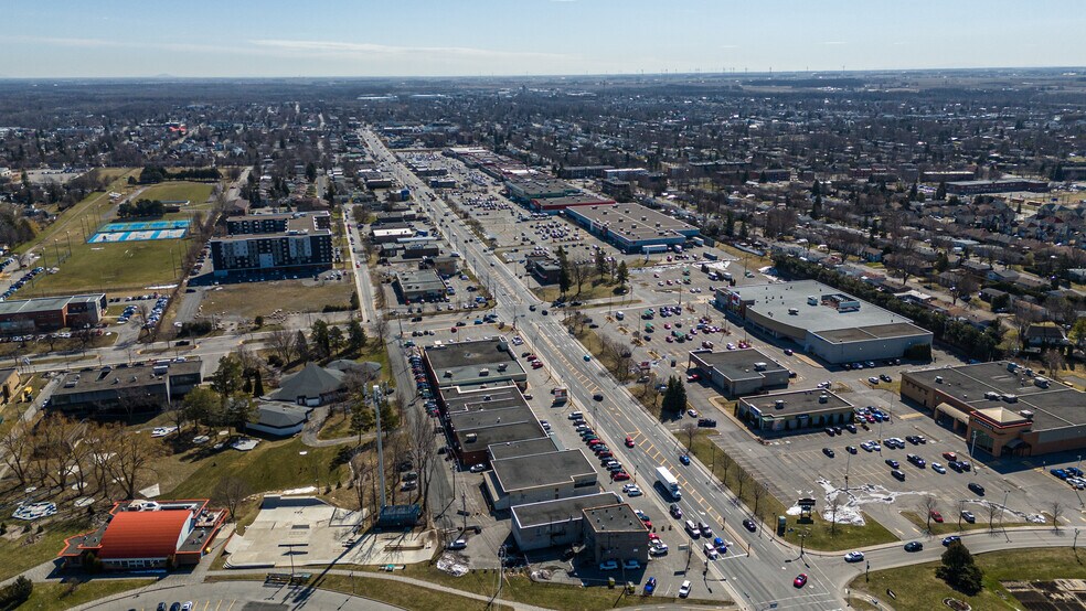 75A-97 Boul D'anjou, Châteauguay, QC à louer - Photo du bâtiment - Image 3 de 14