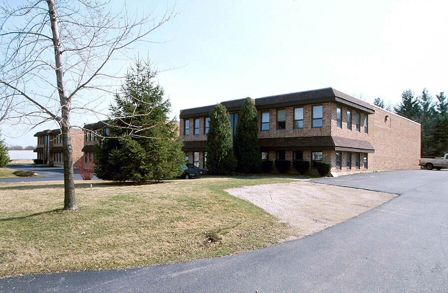 4059-4081 Joseph Dr, Waukegan, IL à louer - Photo du bâtiment - Image 2 de 2