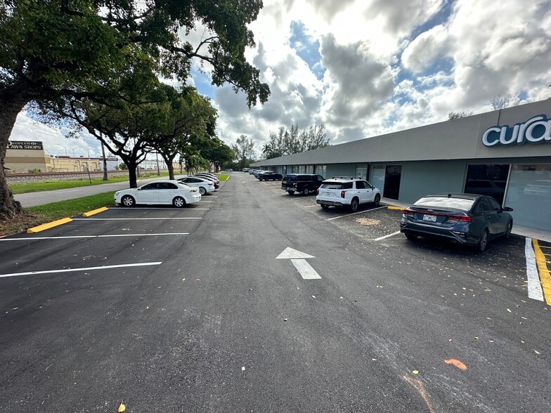 2900 W Hallandale Beach Blvd, Hallandale, FL for lease - Building Photo - Image 2 of 11