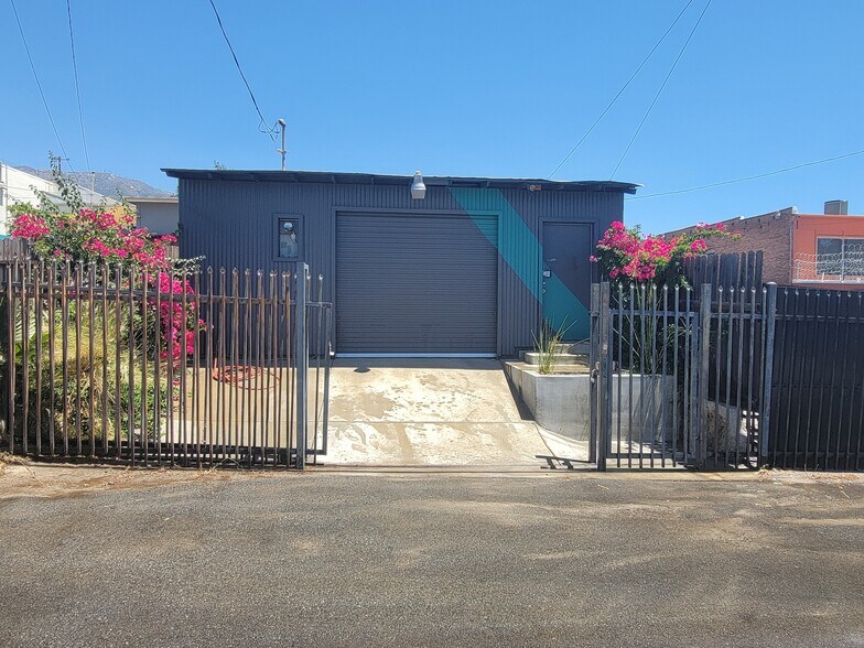 9939 Commerce Ave, Tujunga, CA à vendre - Photo du bâtiment - Image 3 de 12