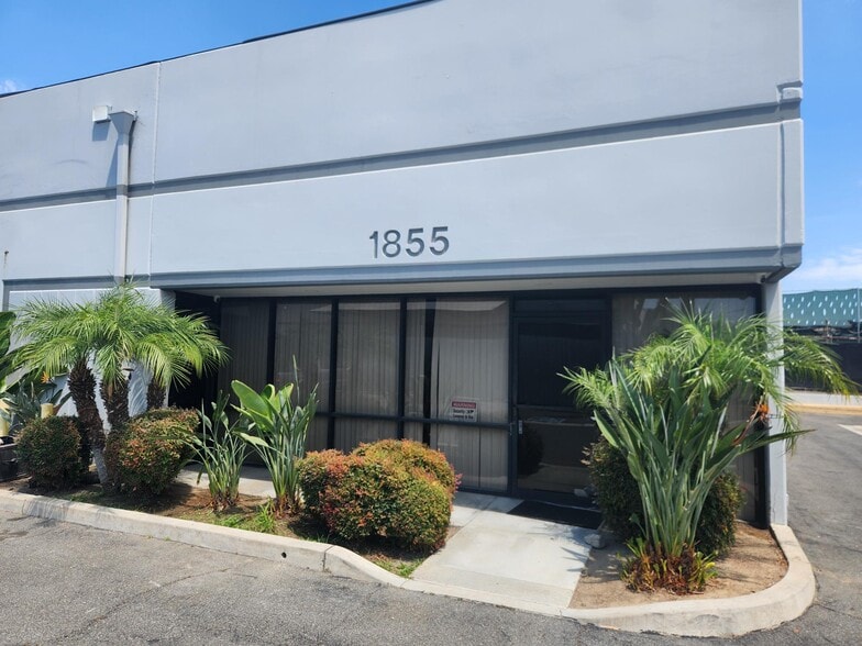 1855 S Santa Cruz St, Anaheim, CA for lease - Building Photo - Image 2 of 8