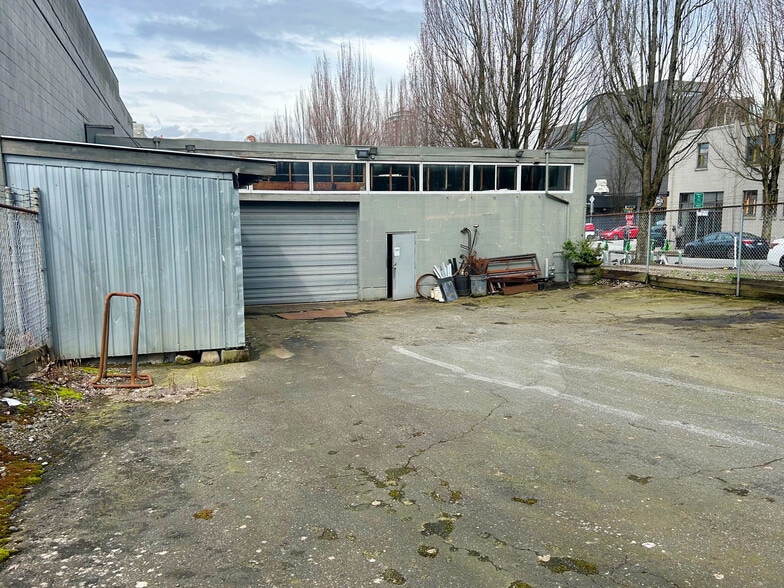 12 W 5th Ave, Vancouver, BC à louer - Photo du bâtiment - Image 2 de 6