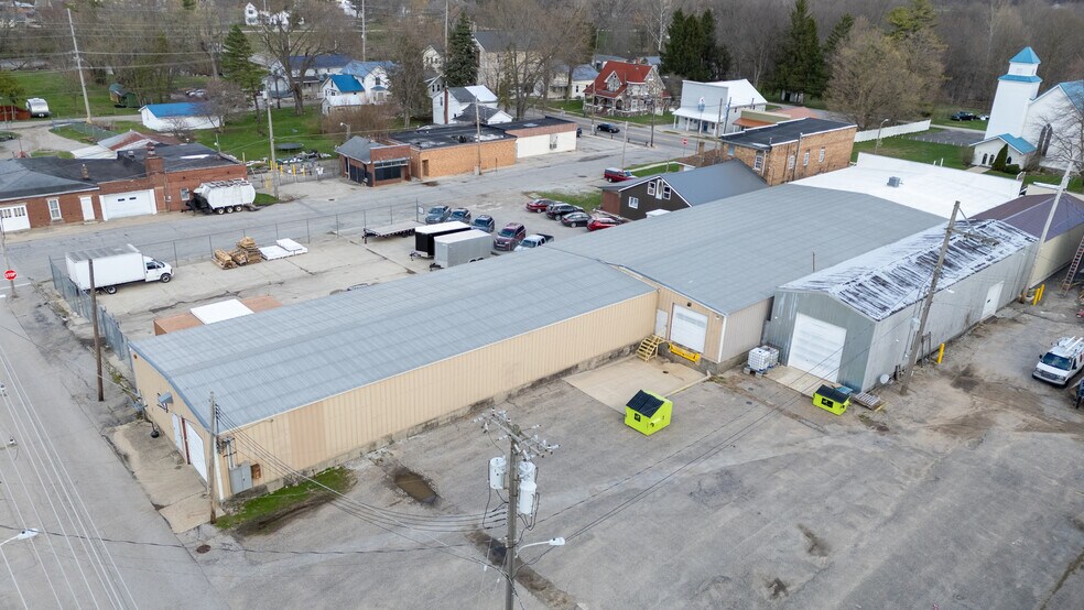129 N Main St, Wolcottville, IN à louer - Photo du bâtiment - Image 3 de 14