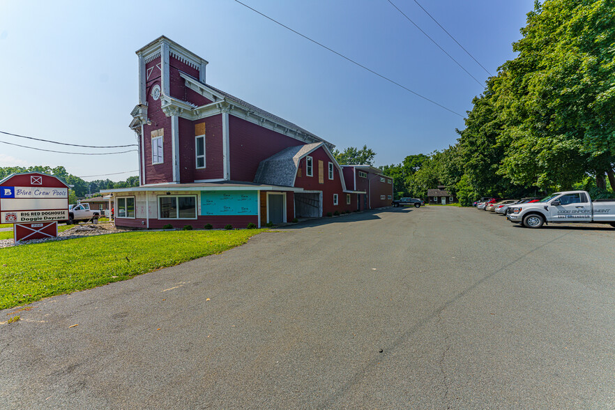 700 Columbia Tpke, East Greenbush, NY à louer - Photo du bâtiment - Image 3 de 13