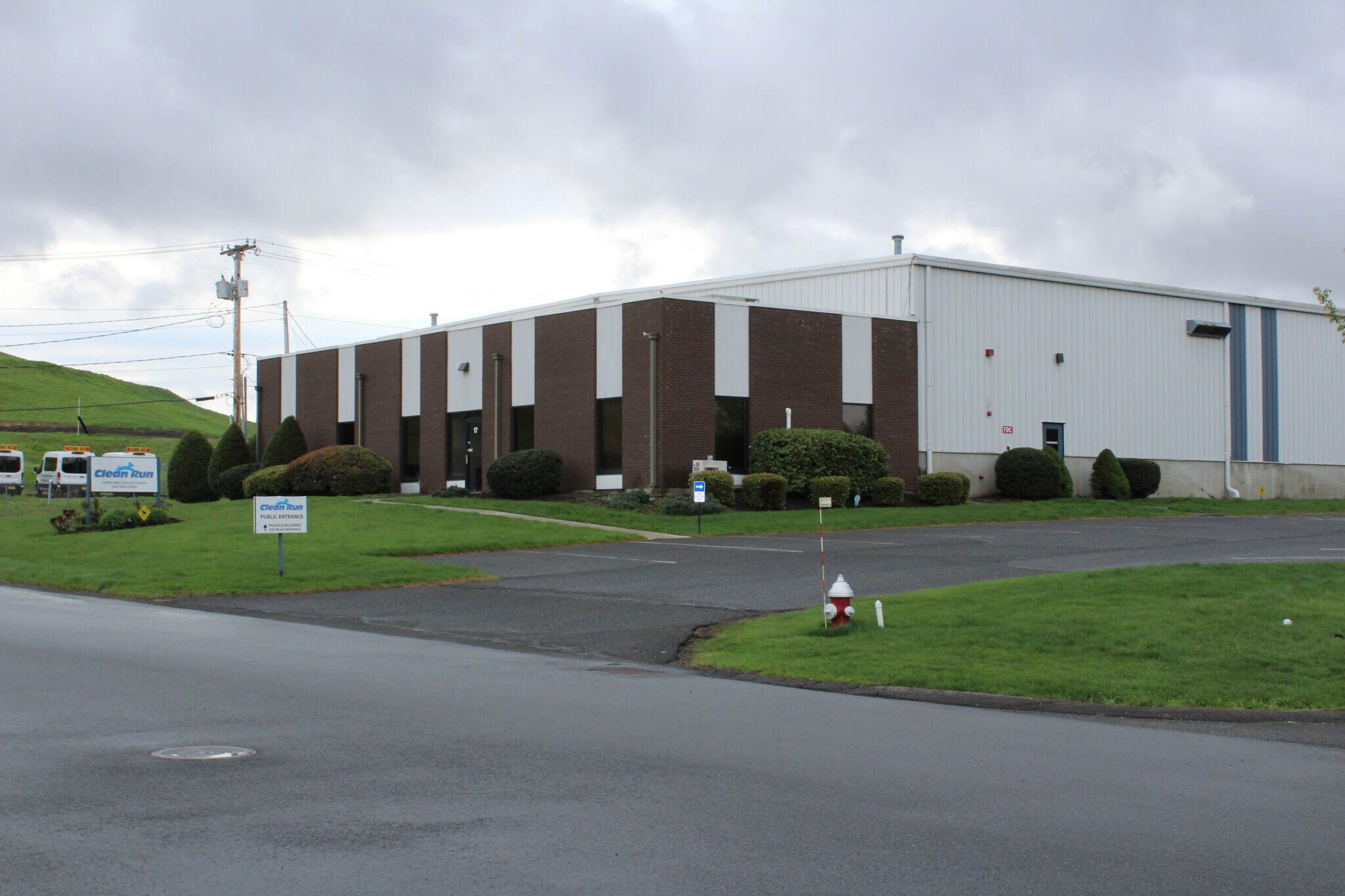 17 Industrial Dr, South Hadley, MA à vendre Photo principale- Image 1 de 22