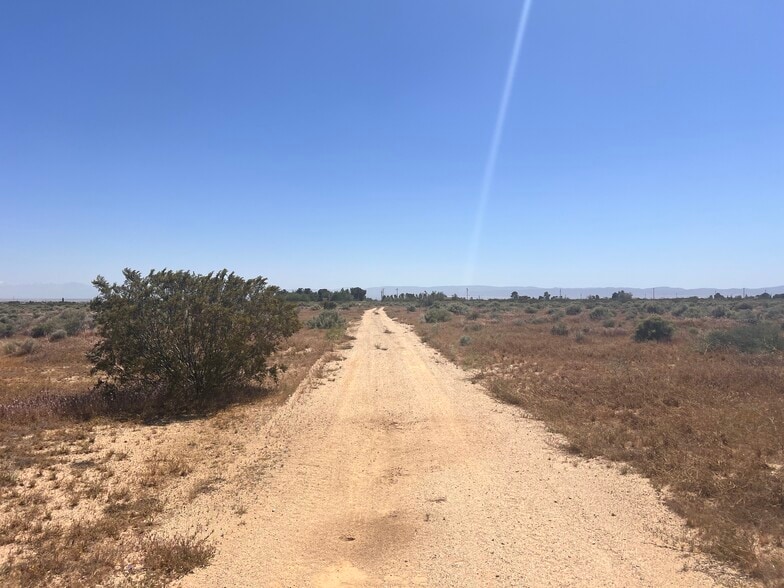 45th Street St, Rosamond, CA à vendre - Photo du bâtiment - Image 2 de 2
