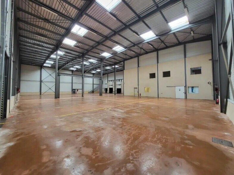 Office in Lozanne for lease - Building Photo - Image 1 of 7