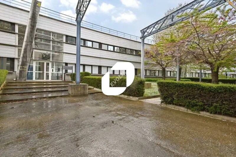 Flex in Saint-Denis for lease Building Photo- Image 1 of 22