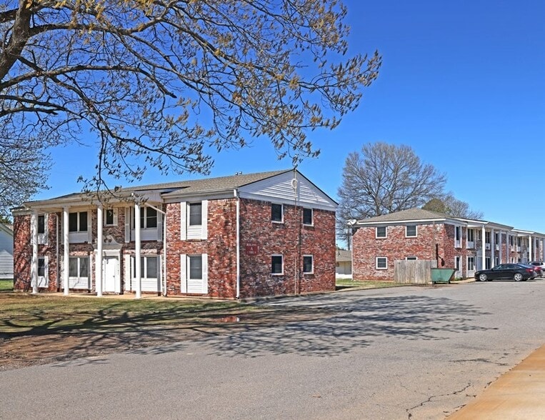 310 W 22nd St, Stuttgart, AR for sale - Building Photo - Image 2 of 9